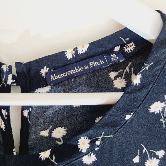 Abercrombie Buttoned-Back Daisies Blouse - Picture 3 of 7